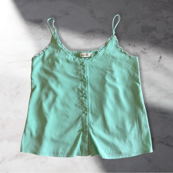 NWOT NastyGal Scalloped Lace Trim Crepe Cami Tank Top In Mint Size L - Picture 2 of 7